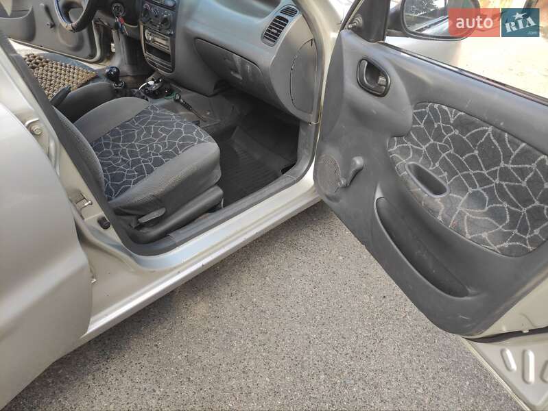 Седан Daewoo Lanos 2003 в Харькове