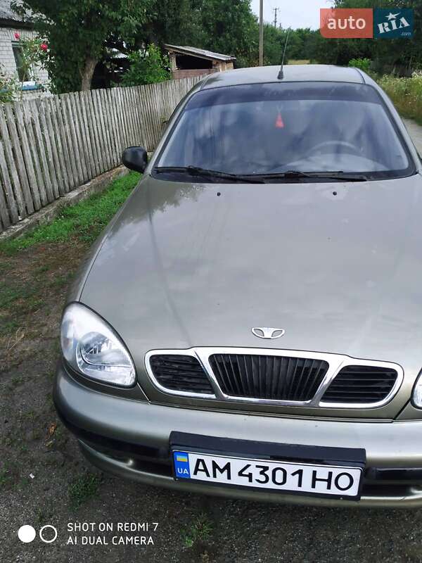 Седан Daewoo Lanos 2003 в Малині