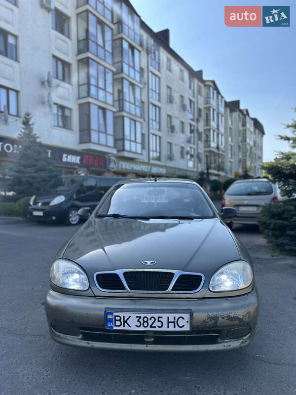 Седан Daewoo Lanos 2004 в Ровно