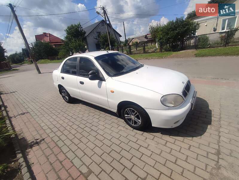 Седан Daewoo Lanos 2004 в Луцке
