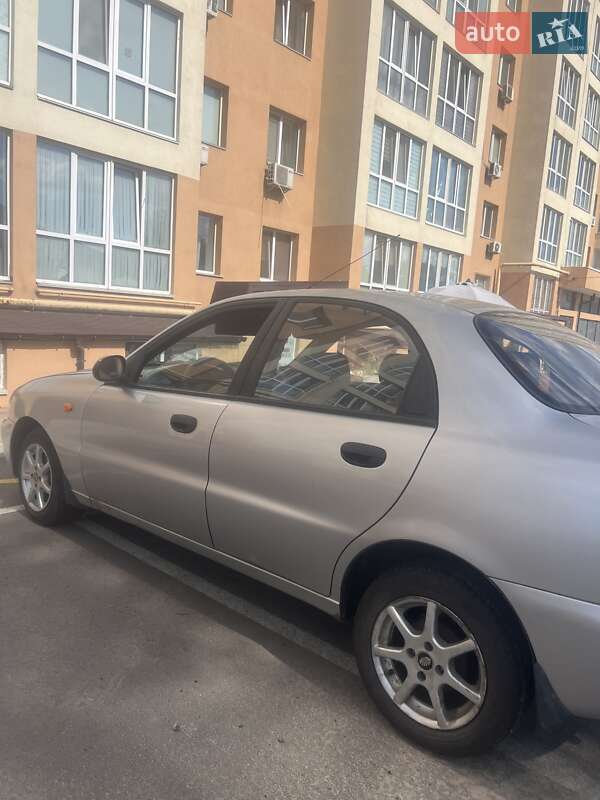 Седан Daewoo Lanos 2004 в Софіївській Борщагівці