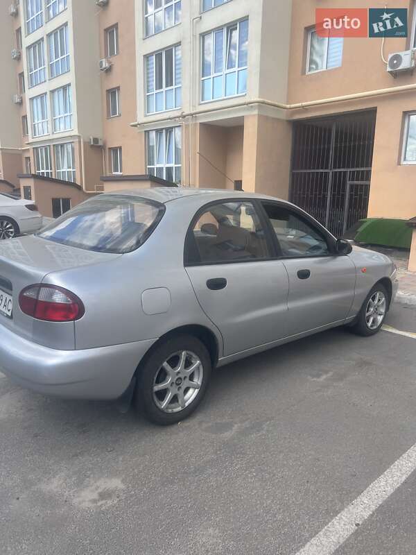 Седан Daewoo Lanos 2004 в Софіївській Борщагівці