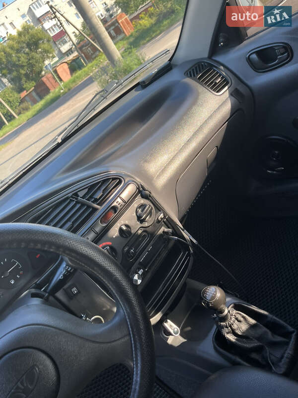 Седан Daewoo Lanos 2005 в Коростене