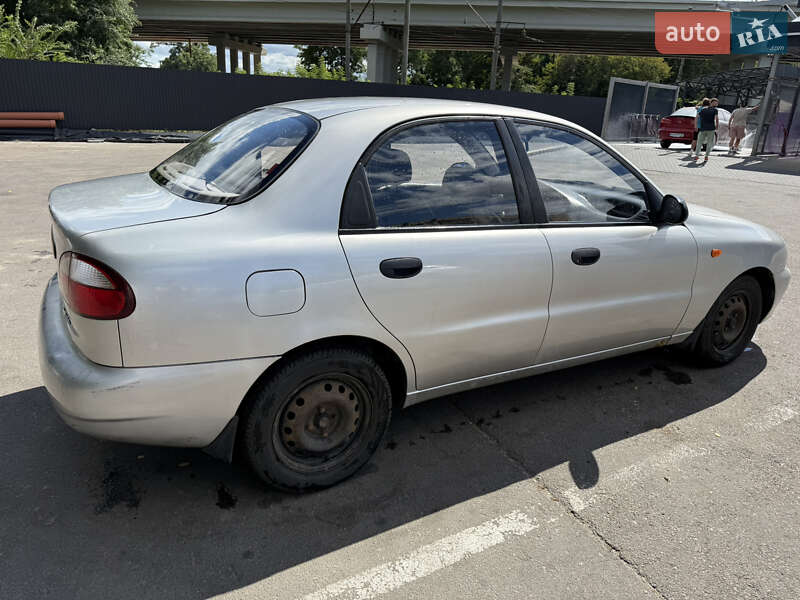 Седан Daewoo Lanos 2002 в Киеве