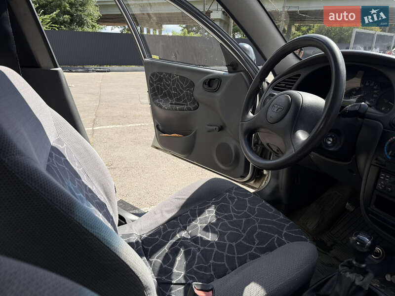 Седан Daewoo Lanos 2002 в Киеве