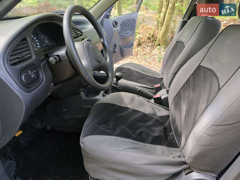 Седан Daewoo Lanos 2003 в Львове