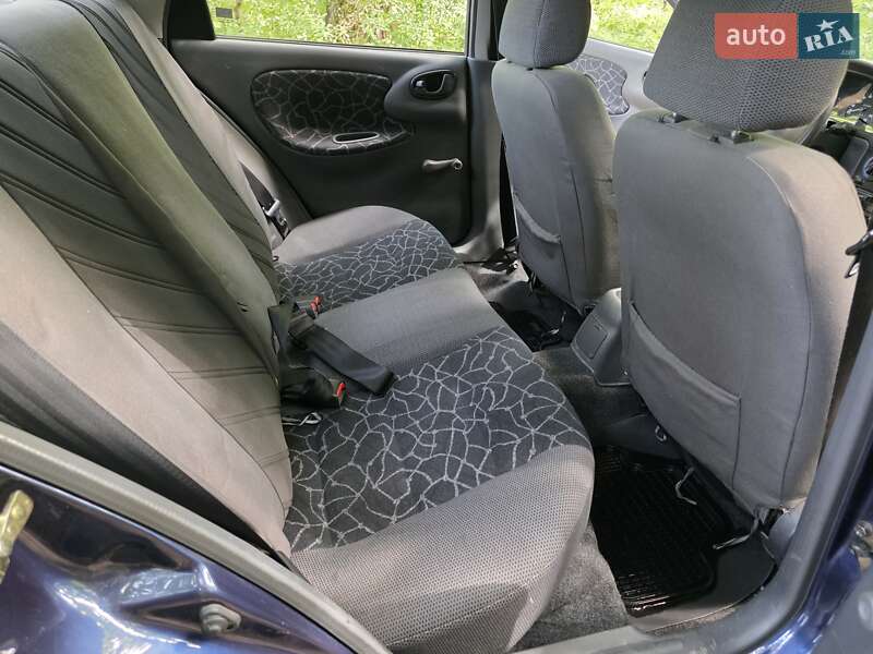 Седан Daewoo Lanos 2003 в Львове