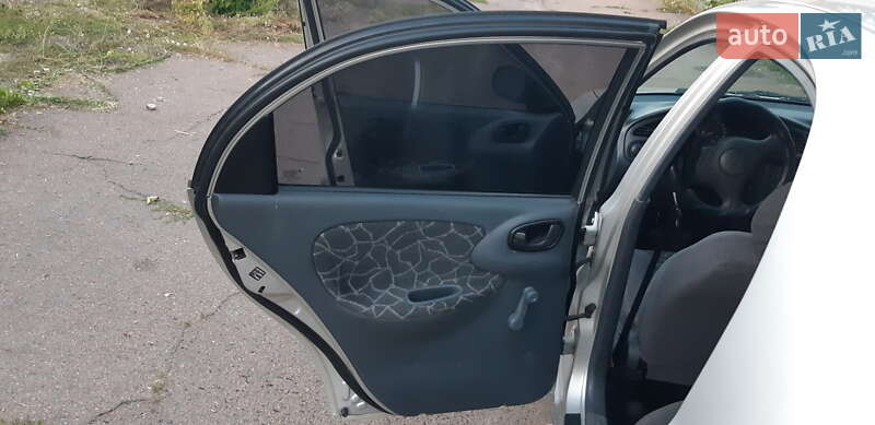 Седан Daewoo Lanos 2003 в Черкассах