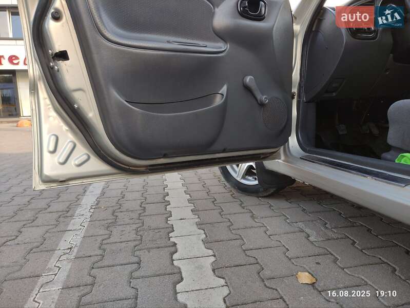 Седан Daewoo Lanos 2008 в Чернівцях