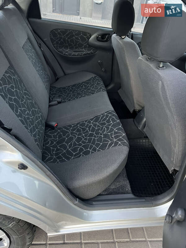 Седан Daewoo Lanos 2003 в Києві