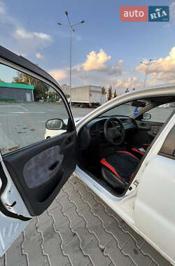 Седан Daewoo Lanos 2001 в 