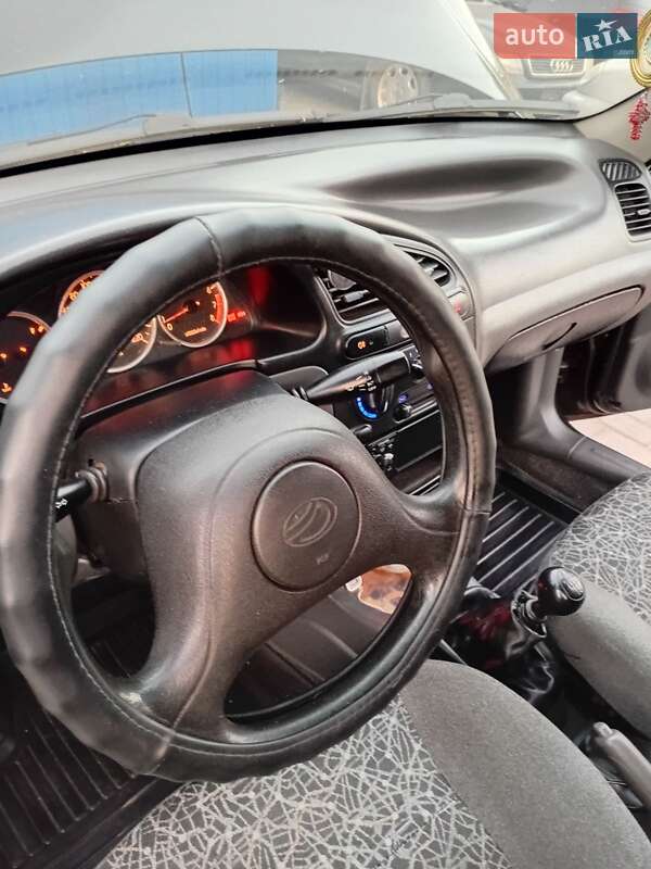Седан Daewoo Lanos 2010 в Кривом Роге