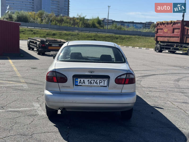 Седан Daewoo Lanos 2004 в Киеве