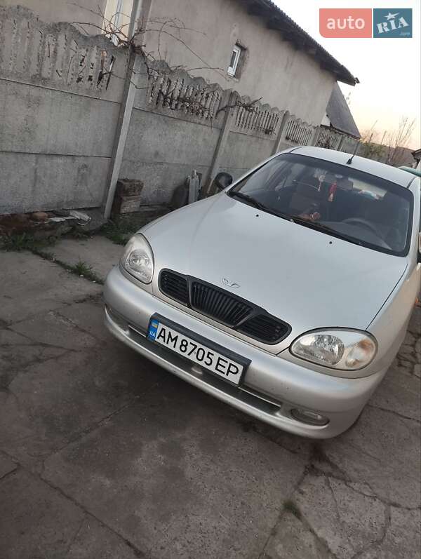 Седан Daewoo Lanos 2004 в Малине