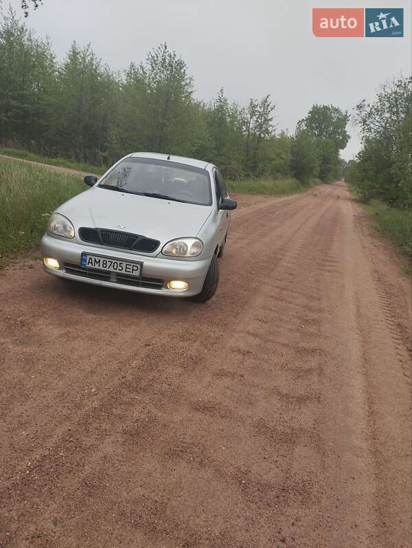 Седан Daewoo Lanos 2004 в Малине