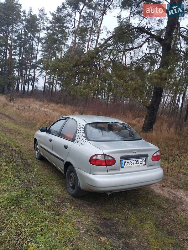 Седан Daewoo Lanos 2004 в Малине