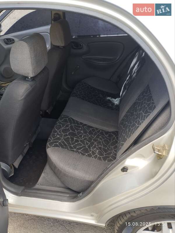 Седан Daewoo Lanos 2002 в Кривом Роге