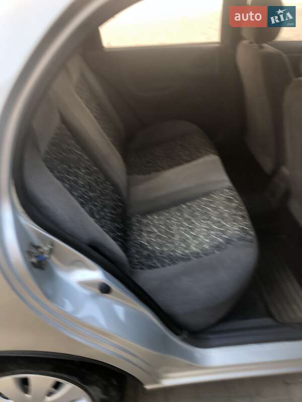 Седан Daewoo Lanos 2010 в Ивано-Франковске