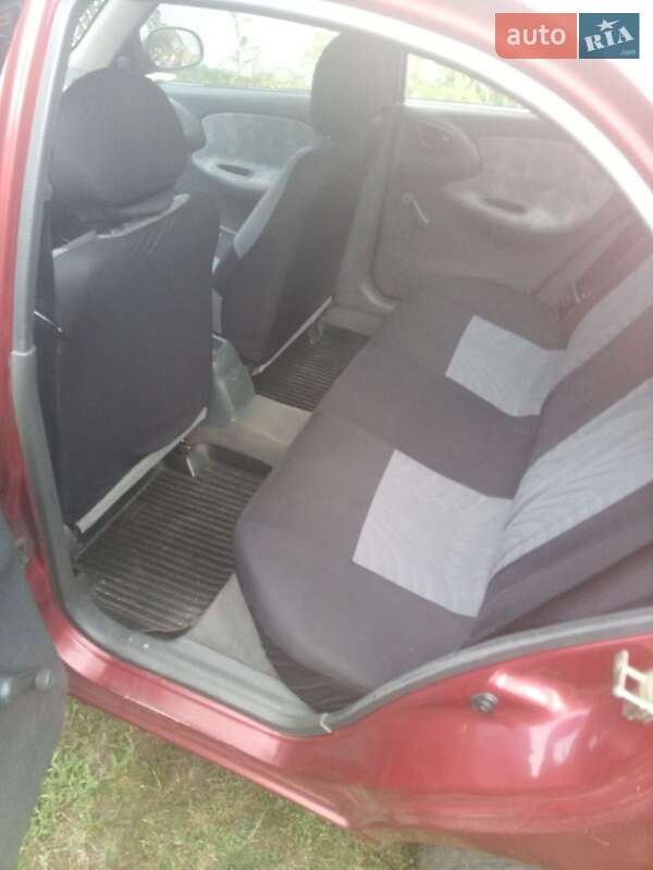 Седан Daewoo Lanos 2001 в Павлограде