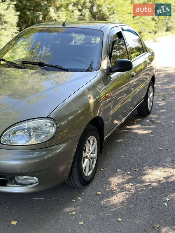 Седан Daewoo Lanos 2004 в Ровно
