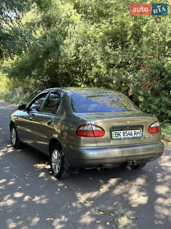 Седан Daewoo Lanos 2004 в Ровно