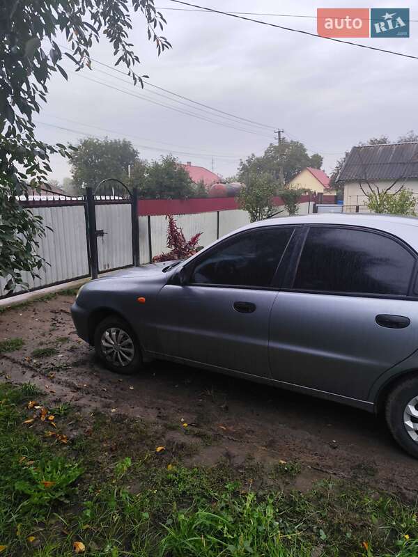 Седан Daewoo Lanos 2009 в Новоселице