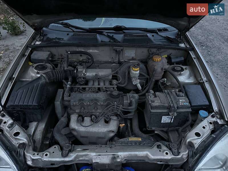 Седан Daewoo Lanos 2004 в Горишних Плавнях