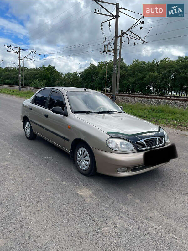 Седан Daewoo Lanos 2004 в  фото Седан Daewoo Lanos 2004 в