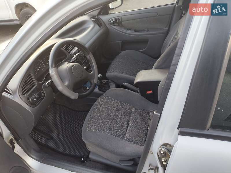 Седан Daewoo Lanos 2011 в Дніпрі