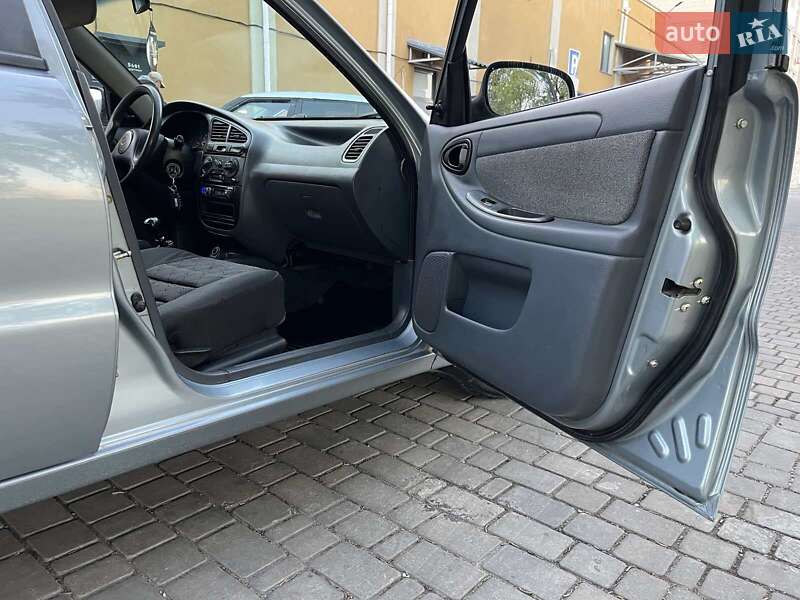 Седан Daewoo Lanos 2011 в Херсоні