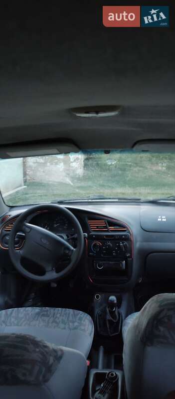 Седан Daewoo Lanos 2002 в Новій Ушиці