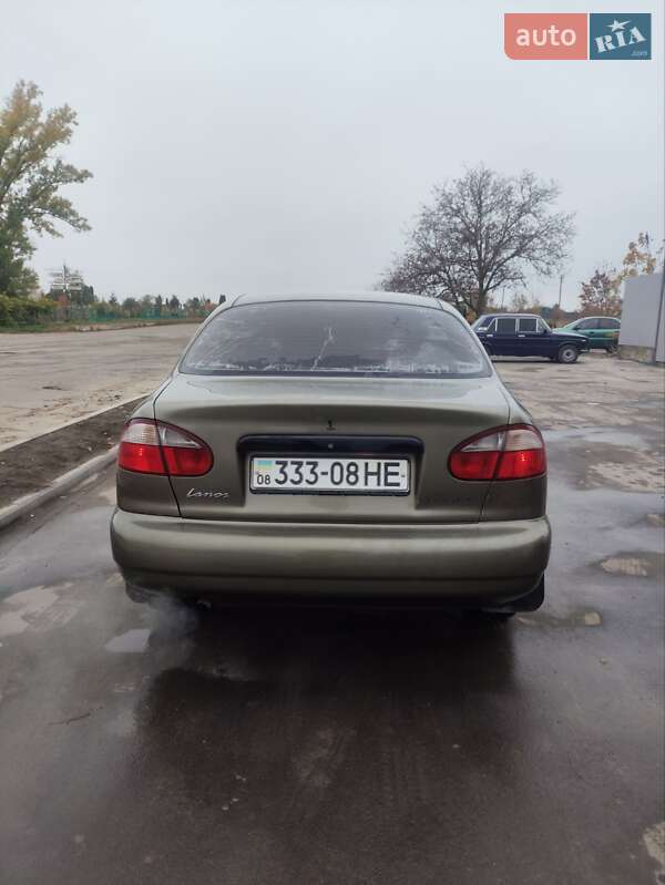 Седан Daewoo Lanos 2002 в Теплику