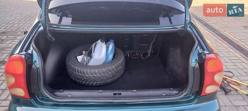 Седан Daewoo Lanos 2004 в Луцке