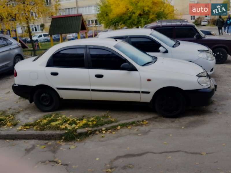 Седан Daewoo Lanos 2002 в Киеве