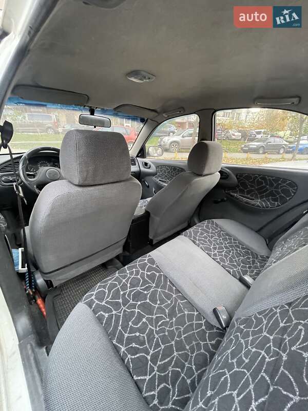 Седан Daewoo Lanos 2004 в Києві