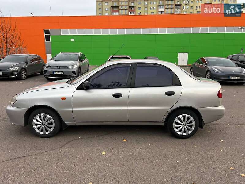 Седан Daewoo Lanos 2003 в Ровно