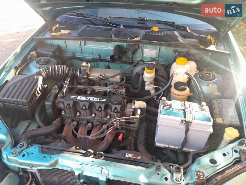 Седан Daewoo Lanos 1998 в Знаменке