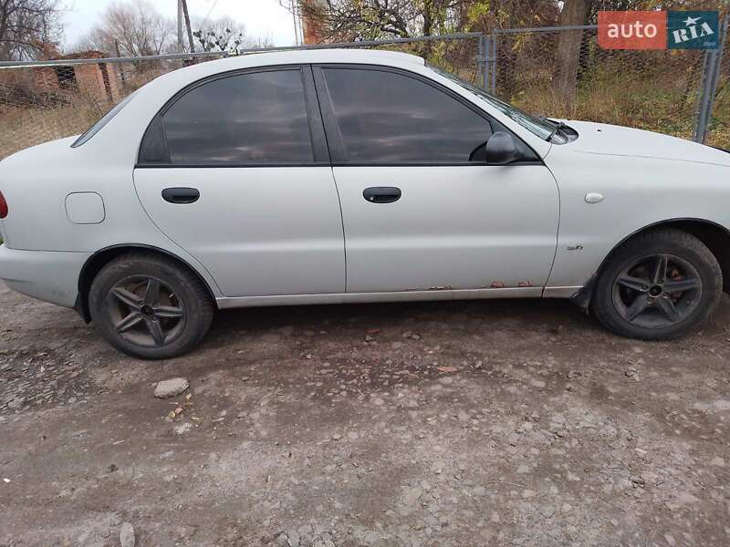 Седан Daewoo Lanos 2002 в Ромнах