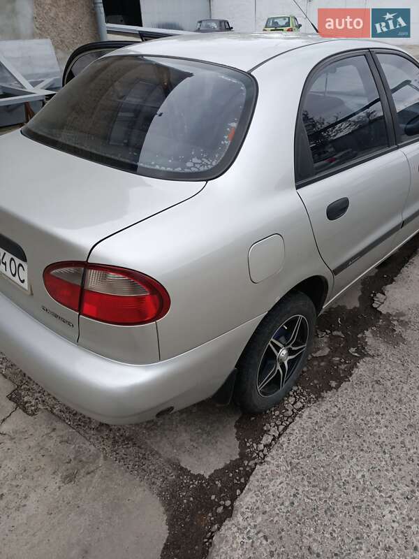 Седан Daewoo Lanos 2004 в Дніпрі
