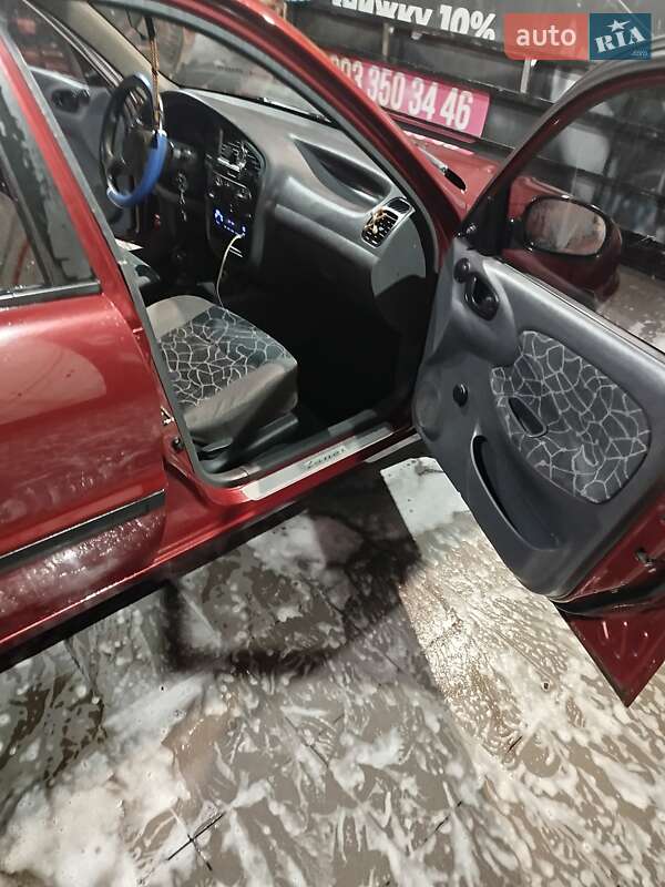 Седан Daewoo Lanos 2004 в Роздільній