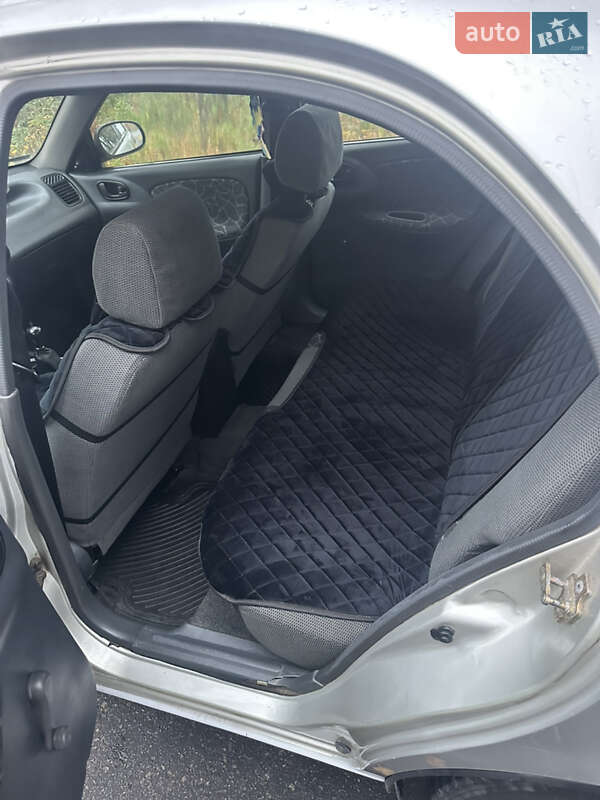 Хэтчбек Daewoo Lanos 2003 в Днепре