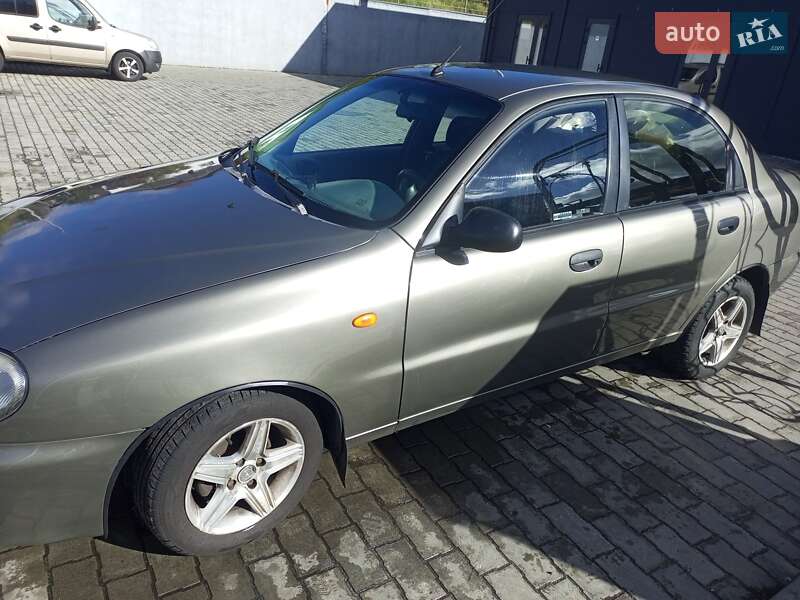 Седан Daewoo Lanos 2005 в Малині