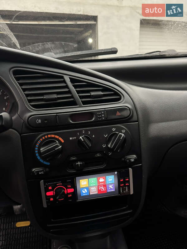 Седан Daewoo Lanos 2002 в Арцизові