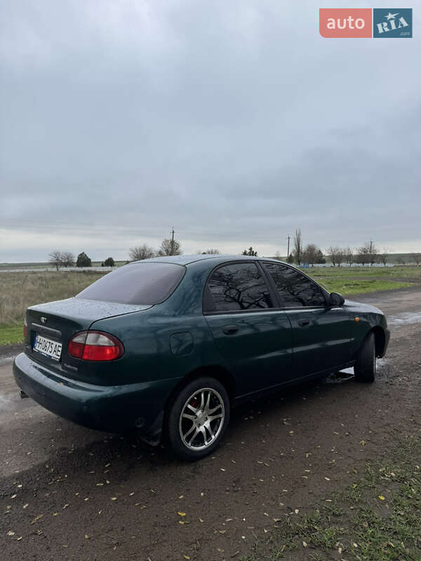 Седан Daewoo Lanos 2002 в Арцизові