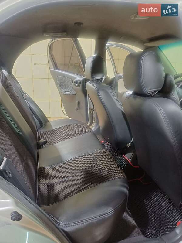 Седан Daewoo Lanos 2003 в Макарові