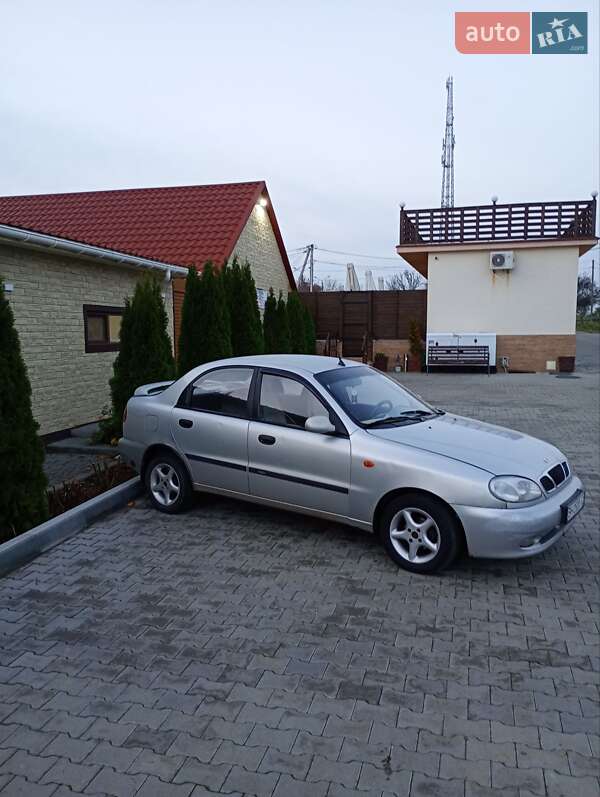 Седан Daewoo Lanos 2003 в Южном