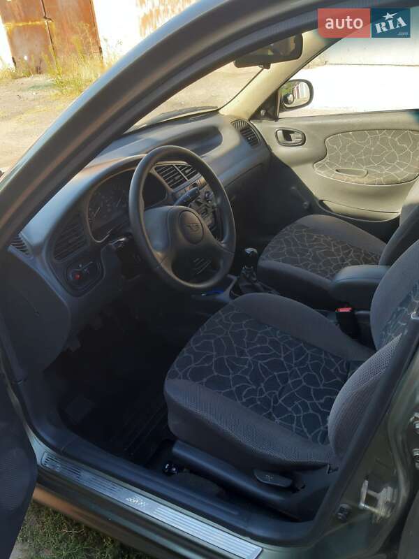 Седан Daewoo Lanos 2004 в Днепре