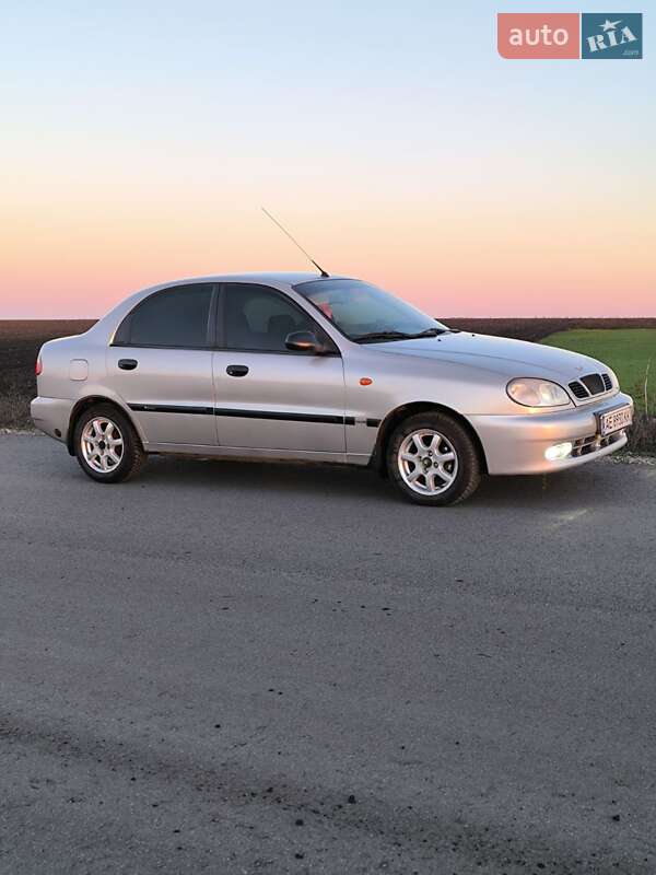 Седан Daewoo Lanos 2003 в Компаніївці