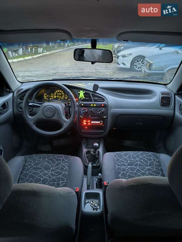 Седан Daewoo Lanos 2003 в Компаніївці