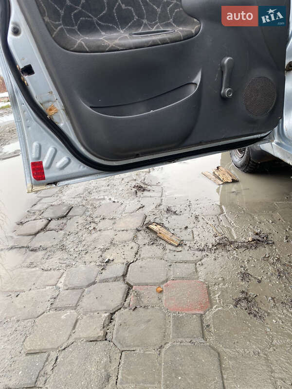 Седан Daewoo Lanos 2003 в Львове